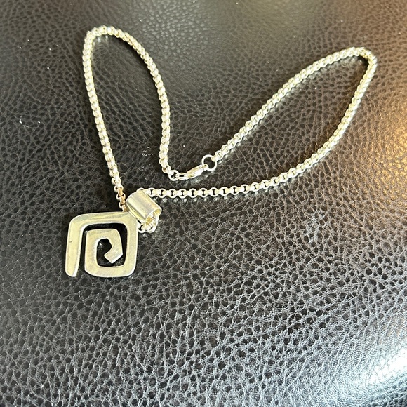 Silpada unique shape Necklace with Spiral Pendant - Picture 5 of 5